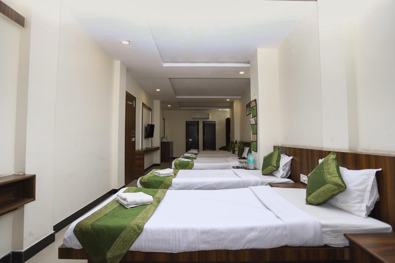 Hotel Ashoka Palace Ujjain Exterior foto